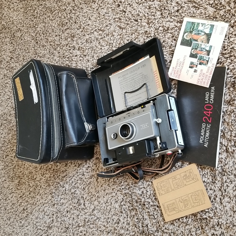 Vintage Polaroid 240 Land Camera - Picture 1 of 12